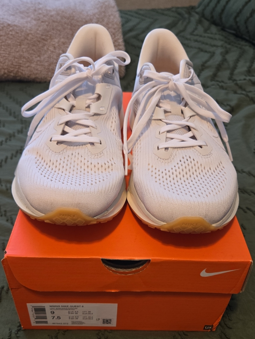 Nike Quest 6 Women's Size 9 Light Brown/White Phantom Running Shoes